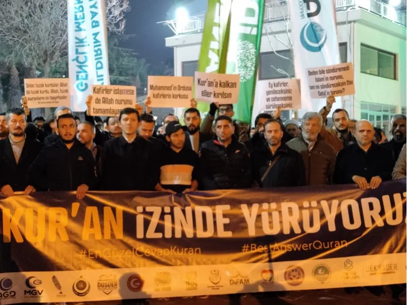 İsveç’e tekbir sesleriyle tepki gösterildi