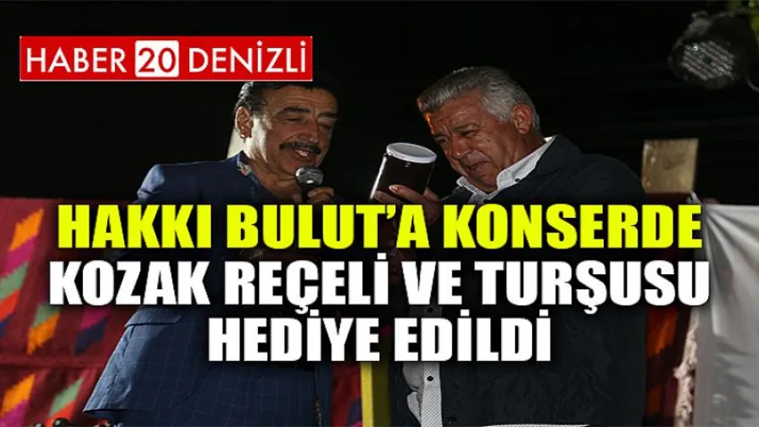 Hakkı Bulut’a konserde Kozak Reçeli ve turşusu hediye edildi