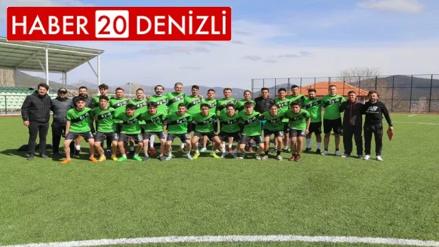 Yeşil sahalara dönen Başkan, memleketinin takımında futbolcu oldu