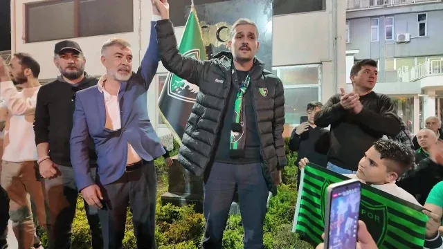 Denizlispor'da başkan açlık grevini sonlandırdı, taraftar destek için bir araya geldi