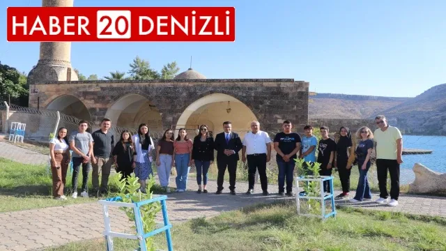 Çamelili öğrenciler, siyah güller şehri Halfeti’nin güzelliklerini yerine gördü