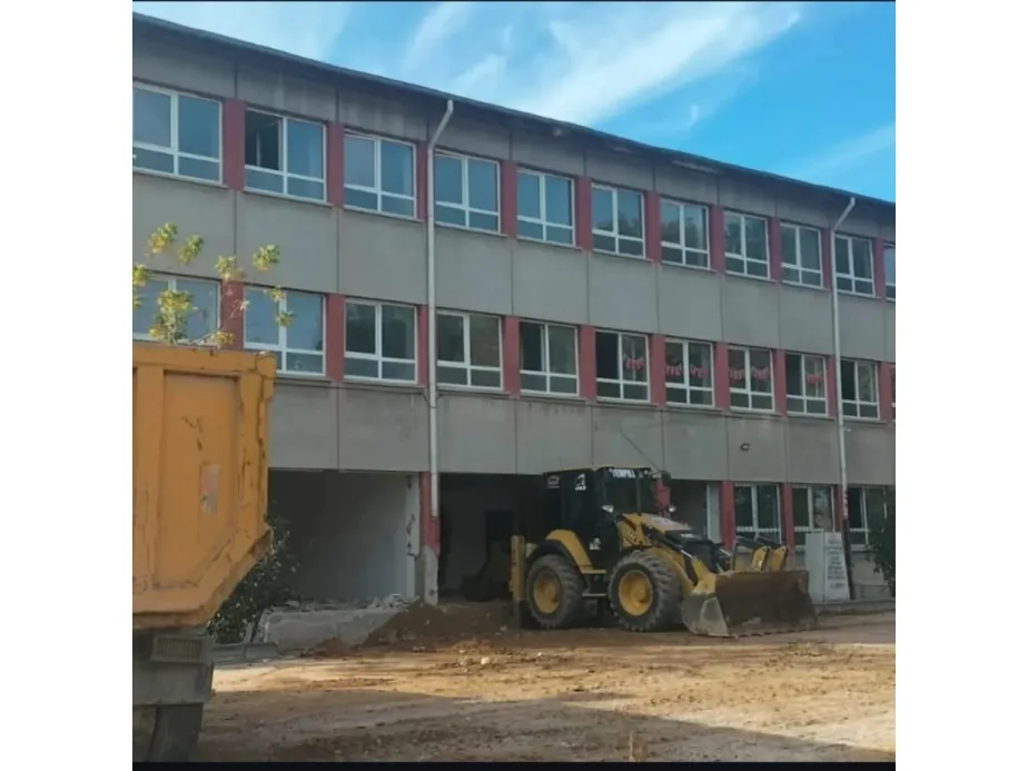 Çivril’de 44 yıllık okulda güçlendirme çalışmaları başladı