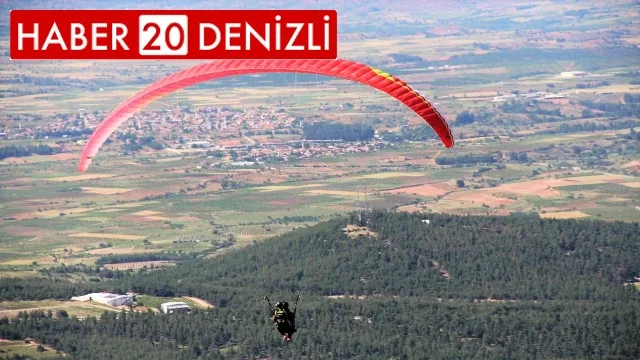 Denizli'nin ilçeleri yamaç paraşütü tutkunlarının gözdesi haline geliyor