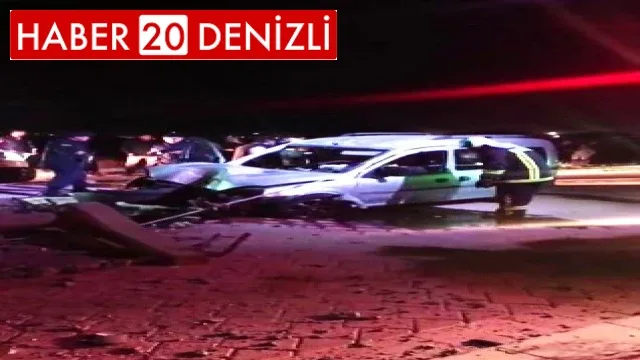 Önüne köpek çıkan araç manevra yaparken beton direği devirdi