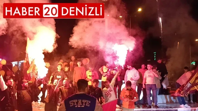 Denizli'de derbi sonrası Galatasaray taraftarları sokağa döküldü