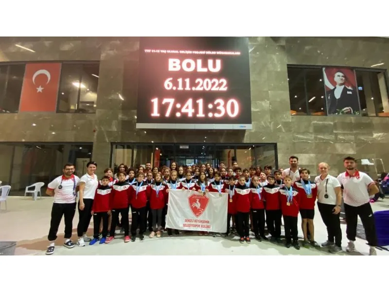 Büyükşehir yüzme takımı başarıya doymuyor