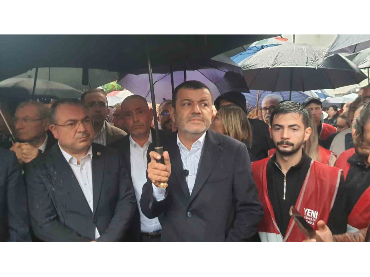 Başkan Doğan’ın destekçileri sağanak yağışa aldırmadı