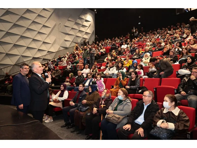 Binlerce vatandaş akın etti, 3 büyük salon doldu taştı
